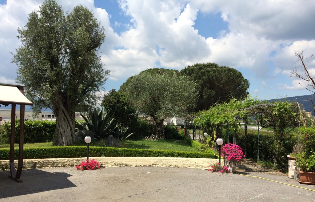 Hotel Il Cavaliere Сарно Екстериор снимка