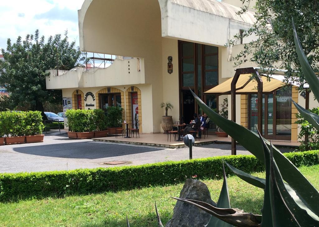 Hotel Il Cavaliere Сарно Екстериор снимка